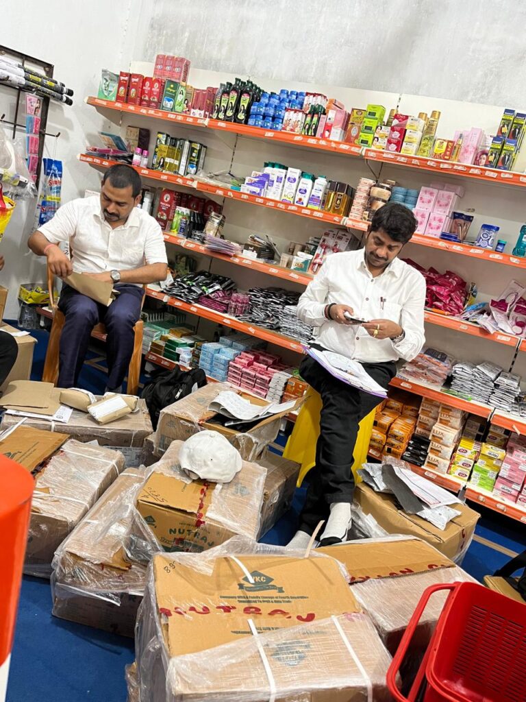 खाद्य विभाग के सचल दल ने छापेमारी कर लिये 6 नमूने